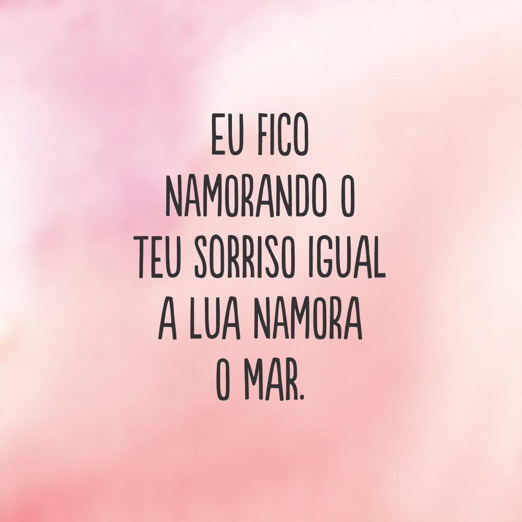 Eu fico namorando o teu sorriso igual a lua namora o mar.