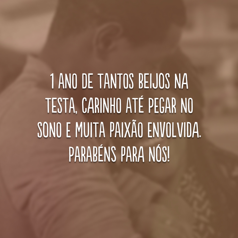 1 ano de tantos beijos na testa, carinho até pegar no sono e muita paixão envolvida. Parabéns para nós!