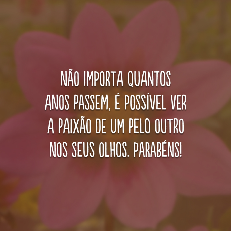 Não importa quantos anos passem, é possível ver a paixão de um pelo outro nos seus olhos. Parabéns!