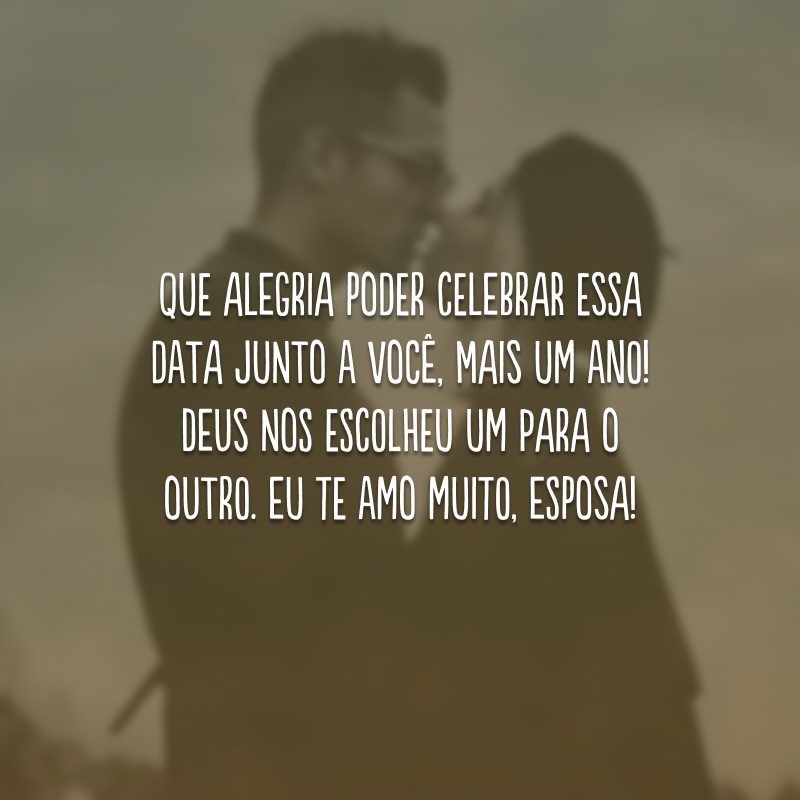 Que alegria poder celebrar essa data junto a você, mais um ano! Deus nos escolheu um para o outro. Eu te amo muito, esposa!
