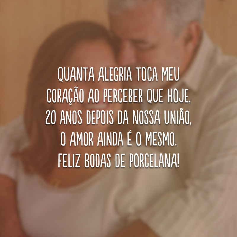 Quanta alegria toca meu coração ao perceber que hoje, 20 anos depois da nossa união, o amor ainda é o mesmo. Feliz bodas de porcelana!